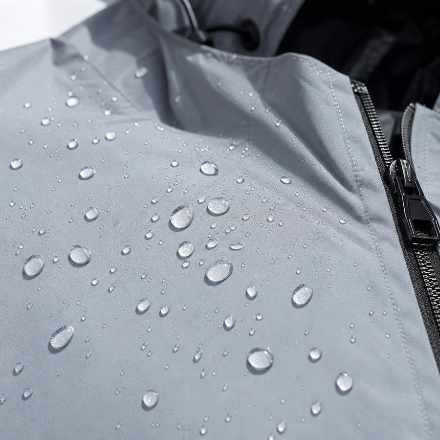 Impermeable, de cerca