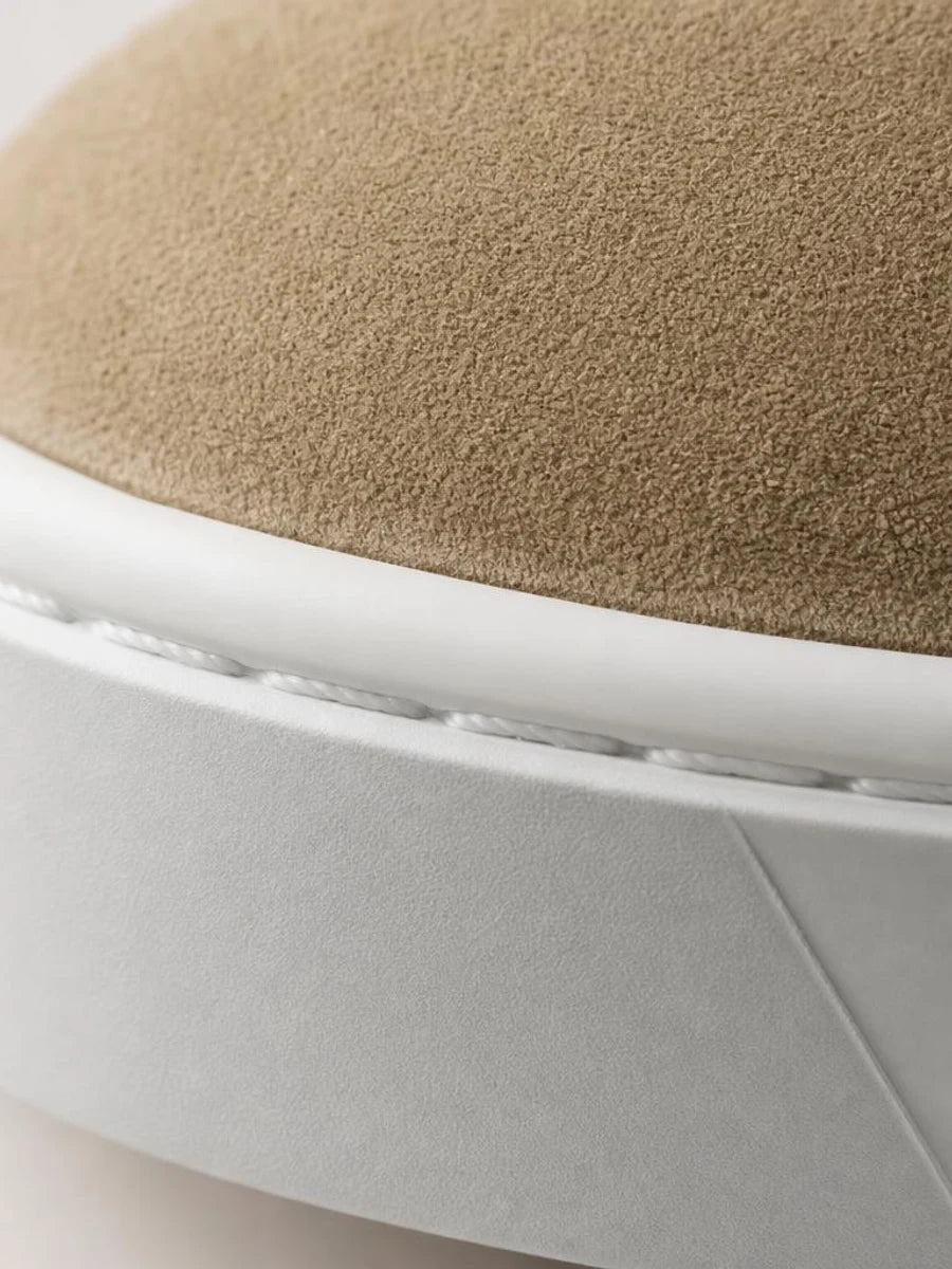 Thick cupsole that lifts the whole silhouette