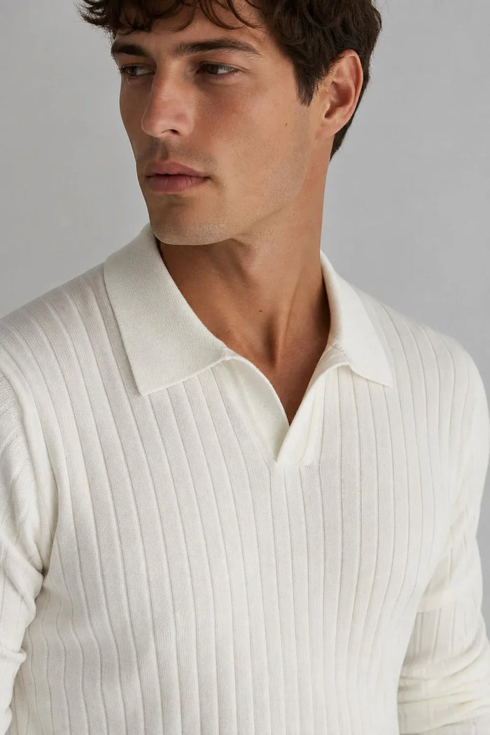 Sutton Ribbed Knit Polo detalle de tejido